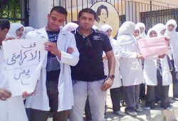 مظاهرة لممرضي الميري الجامعي بالإسكندرية للمطالبة بمستحقاتهم