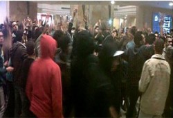 مظاهرة لأهالي الصيادين الضحايا تطالب بالقصاص وإعادة بحيرة المنزلة