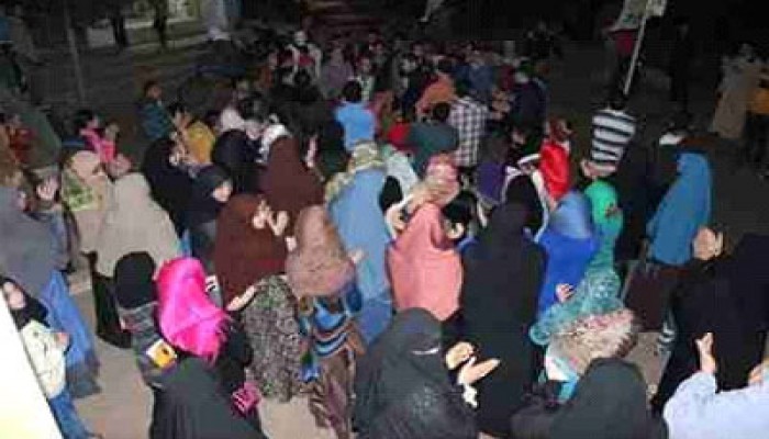 ‫فراشة ليلية بميت عوام بالدقهلية تطالب بالقصاص للشهداء