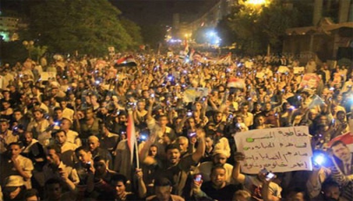 مسيرة مسائية لثوار سوهاج في أسبوع "معًا نكمل ثورتنا"