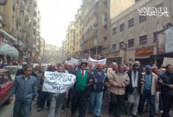 مظاهرة لاصحاب معاشات بترول السويس رفضا لتعسف الادارة