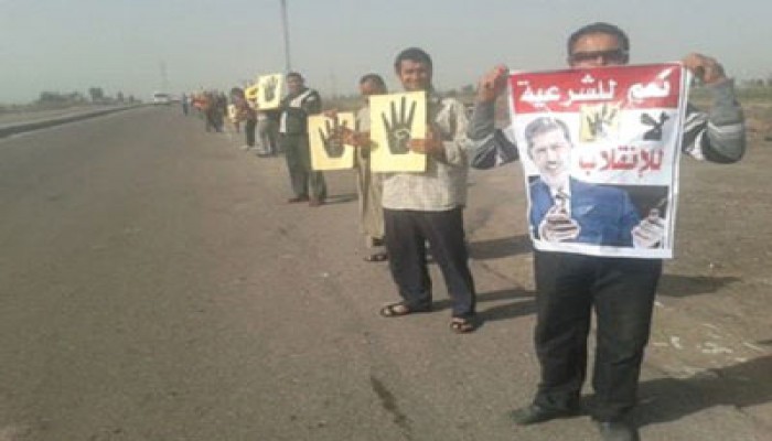 سلسلة بشرية لاحرار الرياض تندد ‏بجرائم ‏الانقلاب العسكري