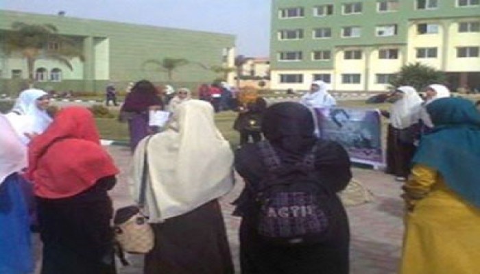 فيديو.. وقفة لطالبات ازهر العاشر رفضا لقمع الانقلاب