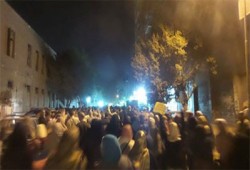 ثوار مدينة المنيا يهتفون بتطهير القضاء وإعدام المخلوع