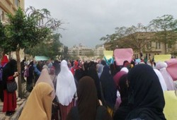 فيديو.. طالبات ازهر العاشر ينددن بفصل واعتقال زملائهم