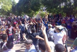 طلاب الميمون يهتفون بالقصاص للشهداء والحرية للمعتقلين