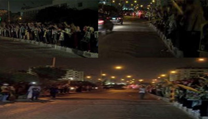 سلسلة بشرية بـ"نزلة الشوبك" بالجيزة رفضًا للانقلاب العسكري