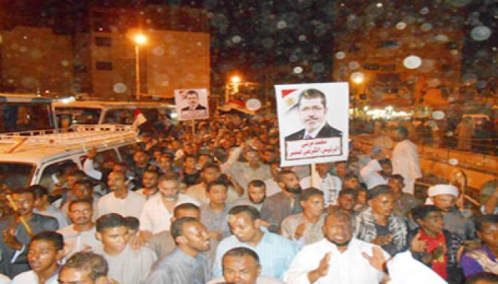 سلسلة بشرية بمدينة إدفو تدعو للاصطفاف والقصاص