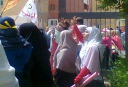 مسيرة حاشدة بدكرنس تندد ببراءة المخلوع وعصابته