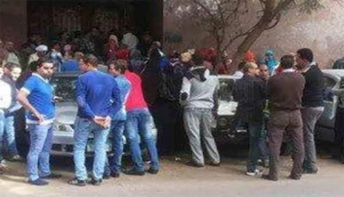 وقفة احتجاجية لطلاب المعاهد الصحية أمام حكومة الانقلاب