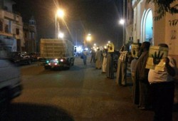 سلسلة بشرية بإدفو تهتف بإسقاط الانقلاب والحرية للمعتقلين