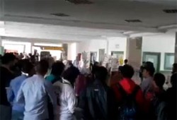 وقفة طلابية بـ"العاشر" تهتف بالقصاص للشهداء وإعدام القتلة