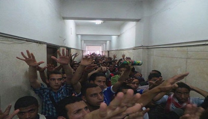 فيديو.. مسيرة بجامعة المنيا تطالب بمحاكمة المخلوع ثوريًّا