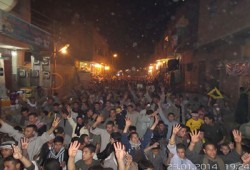 فيديو.. سلاسل بشرية لثوار الزقازيق تندد بتبرئة المخلوع