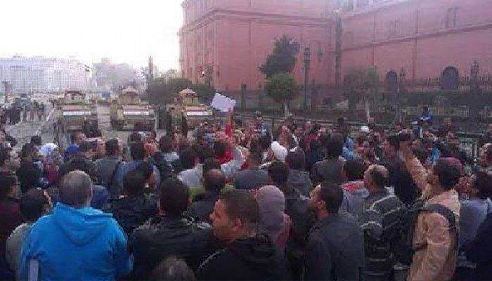 أهالي شهداء يناير يطالبون بحقوقهم اعتراضًا على براءة المخلوع