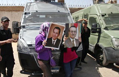 تعليق "بي بي سي" على براءة المخلوع وعصابته