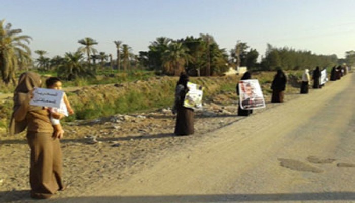 سلسلة بشرية بمركز يوسف الصديق رفضًا لحكم العسكر