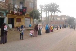 فيديو.. سلاسل بشرية ببلبيس في جمعة "الله أكبر.. إيد واحدة"