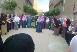 نساء منية النصر ينتفضن للدعوة لتوحيد الصف الثوري