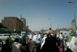 فيديو.. مسيرة لثوار أسوان في جمعة "الله أكبر.. إيد واحدة"