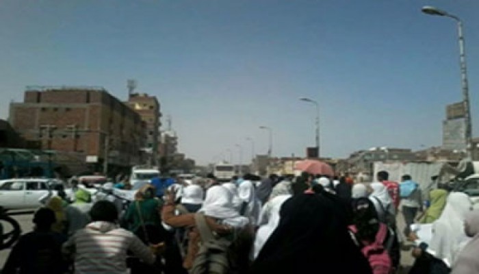 فيديو.. مسيرة لثوار أسوان في جمعة "الله أكبر.. إيد واحدة"