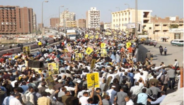 مسيرة حاشدة بقرية العجميين بالفيوم تهتف بالقصاص للشهداء