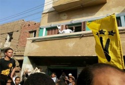 بالصور.. مسيرة حاشدة بأطفيح تطالب بعودة الشرعية