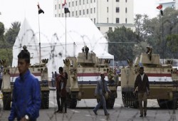 "ميدل إيست آي" تستنكر إغلاق الميادين في وجه المتظاهرين