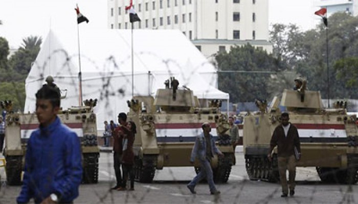 "ميدل إيست آي" تستنكر إغلاق الميادين في وجه المتظاهرين