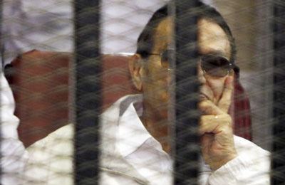 بلومبيرج: تبرئة مبارك تشعل غضب الإسلاميين والعلمانيين معًا