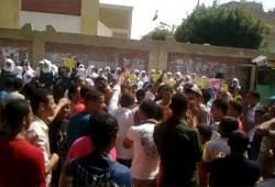 طلاب ‫أشمنت‬ يتظاهرون دعوةً لانتفاضة "الشباب المسلم"