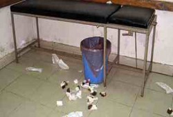 الانقلاب يواصل عداءه للفقراء ويطرد المرضى من مستشفيات الإسكندرية