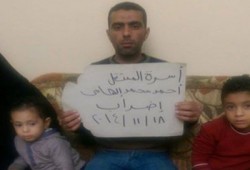 أسرة المعتقل "أحمد إلهامي" تضرب عن الطعام تضامنًا مع ابنها