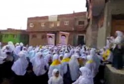 مسيرة حاشدة لطالبات المنصورية تندد بجرائم الانقلاب في سيناء