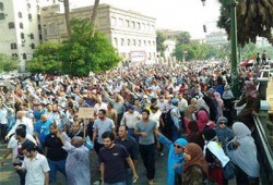 مسيرة بقصر العيني رفضًا لجرائم العسكر ضد أهالي سيناء