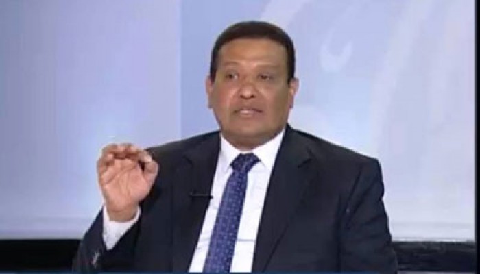 سليم عزوز "ساخرًا": الإرهاب في سيناء والدبابات في الجامعة!