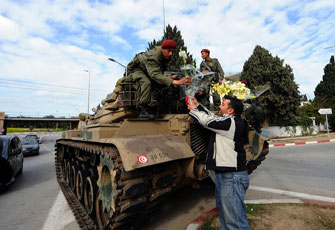 على العريض: الأمن والجيش يحميان ديمقراطية تونس الناشئة