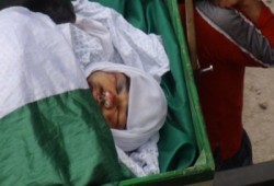 25 شهيدًا بينهم 11 طفلاً في غارات للجيش السوري على حمص