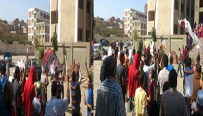 فعالية مفاجئة لثوار المعادي أمام مسجد الجمعية الشرعية