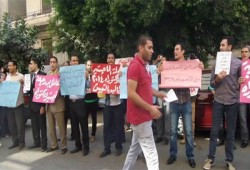 وقفة احتجاجية لحملة الماجستير أمام مجلس الوزراء