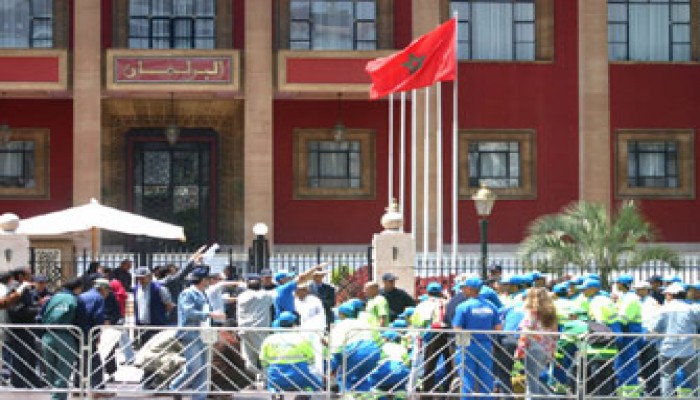 وقفة احتجاجية ضد التطبيع مع الصهاينة أمام البرلمان المغربي