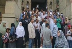 الصيادلة  أمام دار الحكمة: "يا حرية فينك فينك"