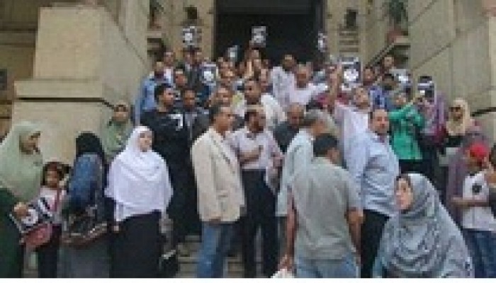 الصيادلة  أمام دار الحكمة: "يا حرية فينك فينك"