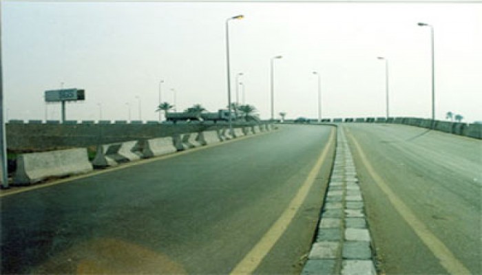 مصرع 2 في سقوط مقطورة من أعلى الدائري.. والانقلاب يستهين