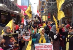 مظاهرة أمام مقر "نيويورك تايمز" ضد الانقلاب في مصر