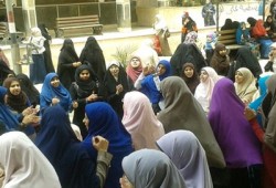 مسيرة لطالبات أزهر المنصورة تهتف بإسقاط حكم العسكر