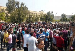 "فيسبوك " و"تويتر" يسخران من هروب فالكون أمام الطلاب