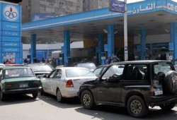 شلل مروري تام بنبروه بسبب تفاقم أزمة نقص البنزين