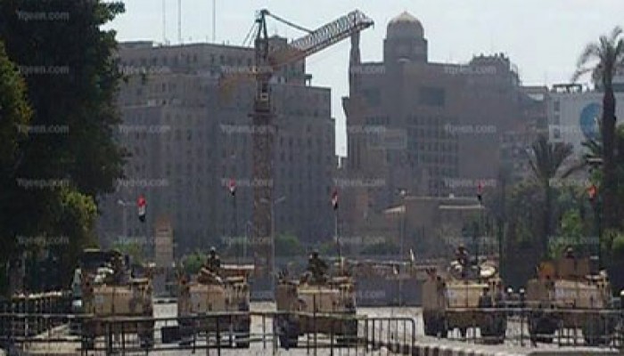 الانقلاب برشو مؤيديه بهدايا ويعتقل من يرفع رابعة بالتحرير