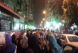 بالصور.. مشاركة نسائية كبيرة بمسيرة عين شمس